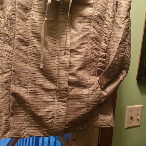 Woman's Spring Jacket - Picture 3 of 4